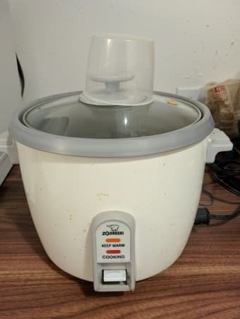 Zojirushi 6 cup rice cooker with steamer basket 1