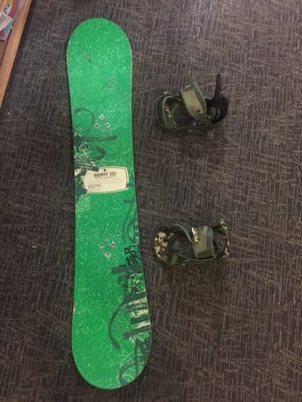 Burton Blunt Snowboard + bindings 1