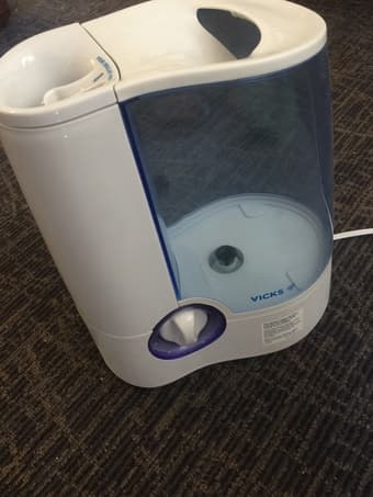 Vicks humidifier, Automatic Shut-off, 1 Gallon. 1
