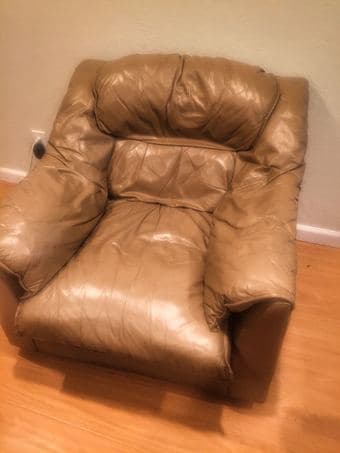 Leather Couche in good condition 1