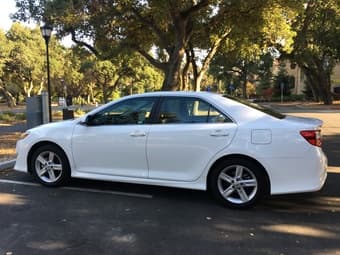 2014 Toyota Camry SE,White,36K miles,Clean title 1
