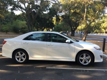 2014 Toyota Camry SE,White,36K miles,Clean title 2