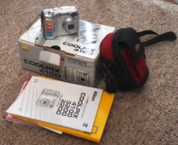Nikon Coolpix 4100 point & shoot digital camera with Lowepro Z10 bag 1