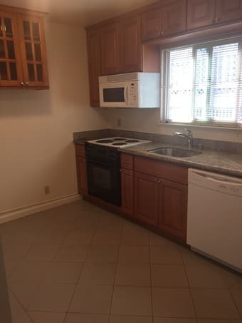 Location! newly remodeled 1Br, walk to downtown RWC 2