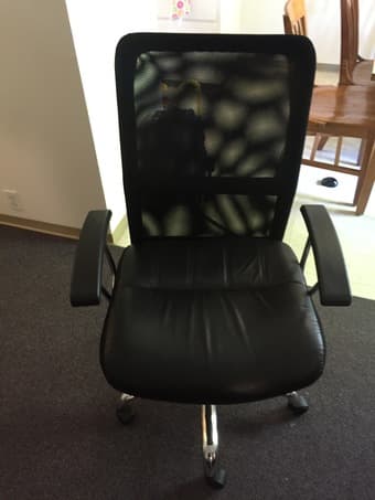 Selling Black Ergonomic Mesh Chair 1