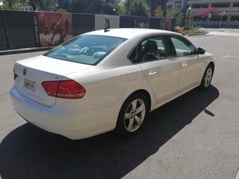 2013 VW Passat 2.5 SE white (low mileage: 25k) 2