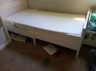 kids bed size twin + high quality matress 1