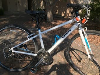Like-new 2015 Trek FX 7.2 bike 1