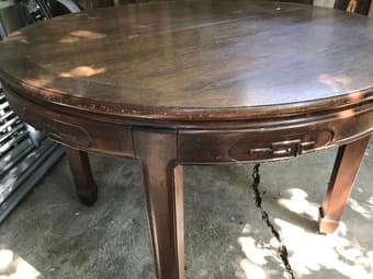 A very good round wood table 2