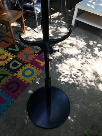 A clothes tree/hanger 2