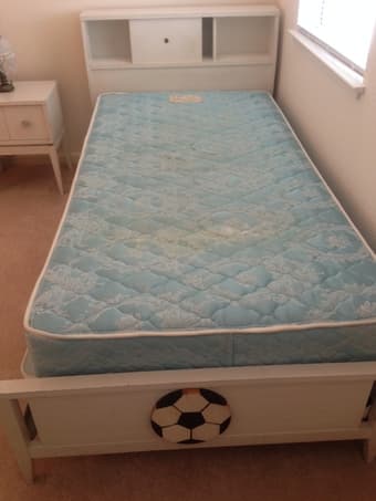 Twin size bedroom set with dresser and night stand 1