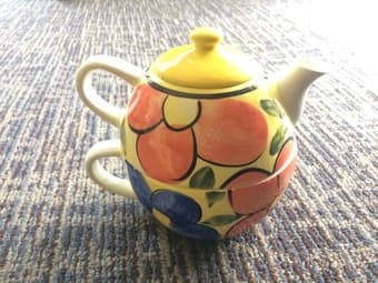 2-PIECE TEA SET - hand-painted cup and teapot 1