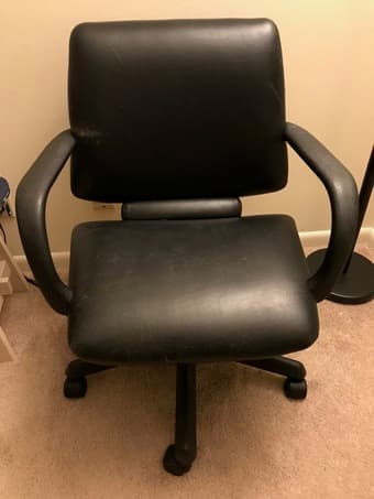 Black leather office chair 1