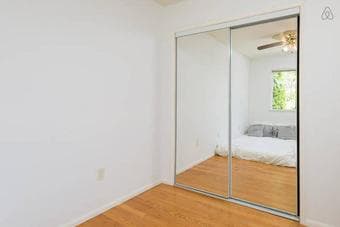 Corner Room With Large Window, Full-Mirror Closet in The Facebook Haus 2