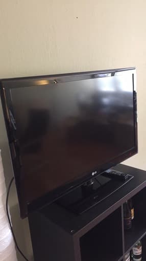 44" LG Smart TV 2