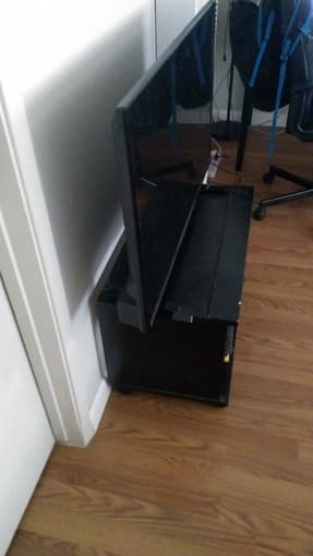 39” LED 1080p LED Roku TV, excellent condition 2