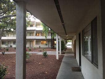 Mountain View 与Palo Alto 交界处卧室出租，1100$/month 2
