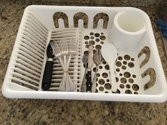 [Moving sale, Delivery available] table, chairs, blender, trash can 2
