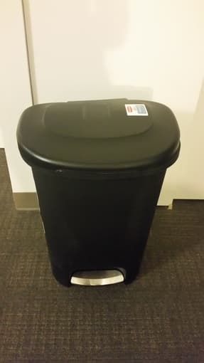 Brand new step on trash can 1
