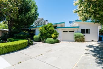 Beautiful house, spacious room with young professionals in Palo Alto f 1