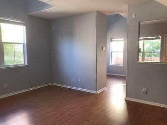 1BR/1BA very close to San Antonio Shopping Ctr and Caltrain 2