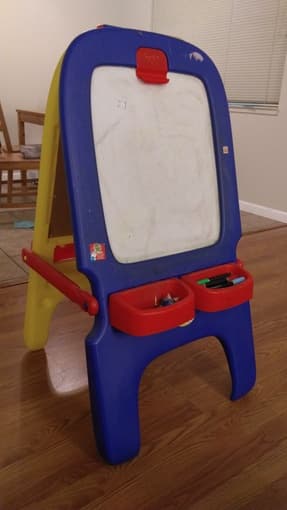 Crayola Magnetic Double-Sided Easel 1