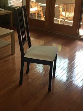 Set of 4 Dining Chairs 1