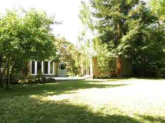 Medium Sized Room w/ Good Closet & Window in Peaceful House near Apple 1