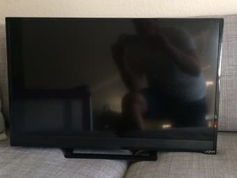 Vizio flatscreen 24 inches 1
