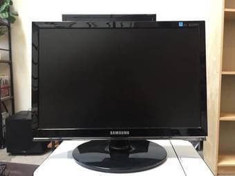 39" TV, Speakers, 20" Monitor, Office Chair 3
