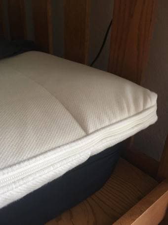 Queen mattress topper, clean in great condition 1