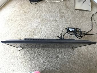 SAMSUNG LED TV 32" in excellent condition w remote control 3