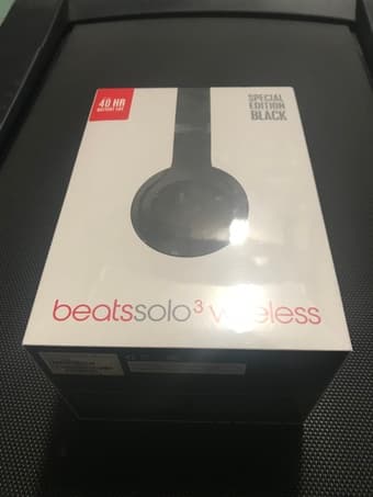 NEW Beats Solo 3 Matte Black Headphones - wireless, noise isolation 2