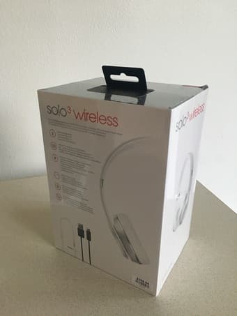 Brand NEW Beats Solo3 Wireless - Silver (closed box) 1