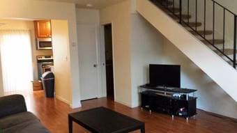 $1315 1 Bedroom in 2 BR Townhouse-Style Apt (Burlingame) 2