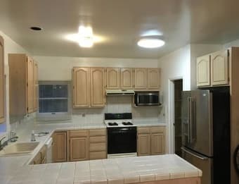 House that is perfect for a professional, grad student, or fellow! 2