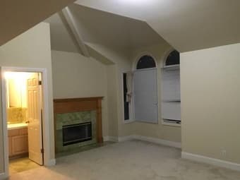 House that is perfect for a professional, grad student, or fellow! 3