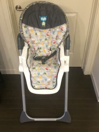 Clearance: Highchair, excellent condition. Lightly used. 2