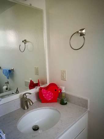 Spacious Sunny Single Room close to Stanford & Cal Ave Caltriain Stn 3