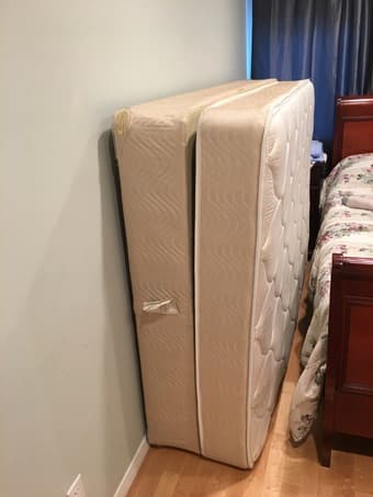 Simmons Firn Full Sized Mattress, box spring and metal bedframe 1