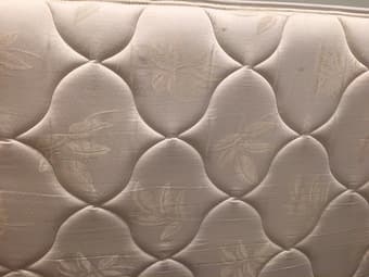 Simmons Firn Full Sized Mattress, box spring and metal bedframe 3