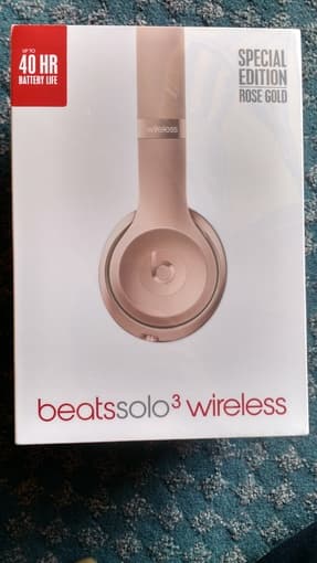 Beats Solo 3 Wireless Rose-Gold, unopened 1