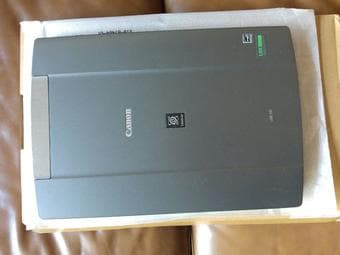 Nearly new scanner (Canon Lide 210) 1