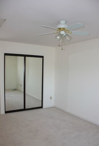 Beautiful house, spacious room with young professionals in Foster City 3