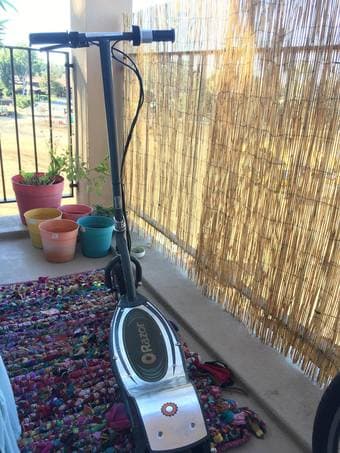Razor Electric Scootter E300 1