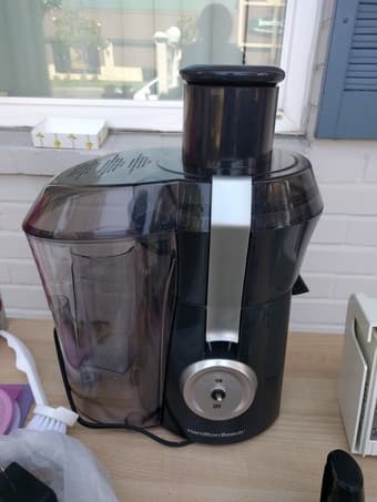 Kitchen appliances, plates, containers, juicer 1