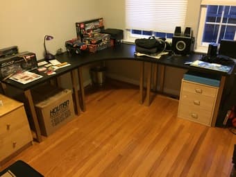 Corner desk 1