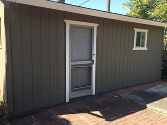 House that is perfect for a professional, grad student, or fellow! 3