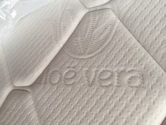 Comfortable Aloe Vera Gel Memory Foam Queen Mattress 2