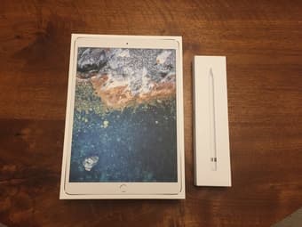 iPad Pro 10.5 + Pencil + Case 2